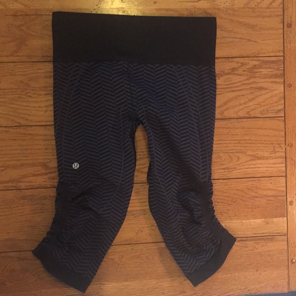 Lululemon Athletica Size 8 Ruched Cropped Leggings
